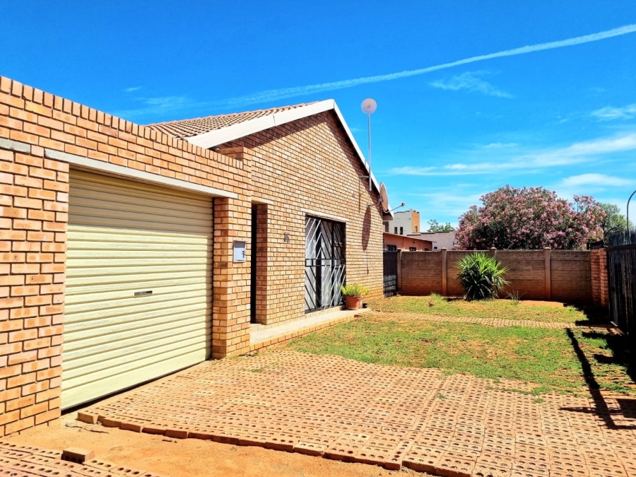 3 Bedroom Property for Sale in Square Hill Park Northern Cape